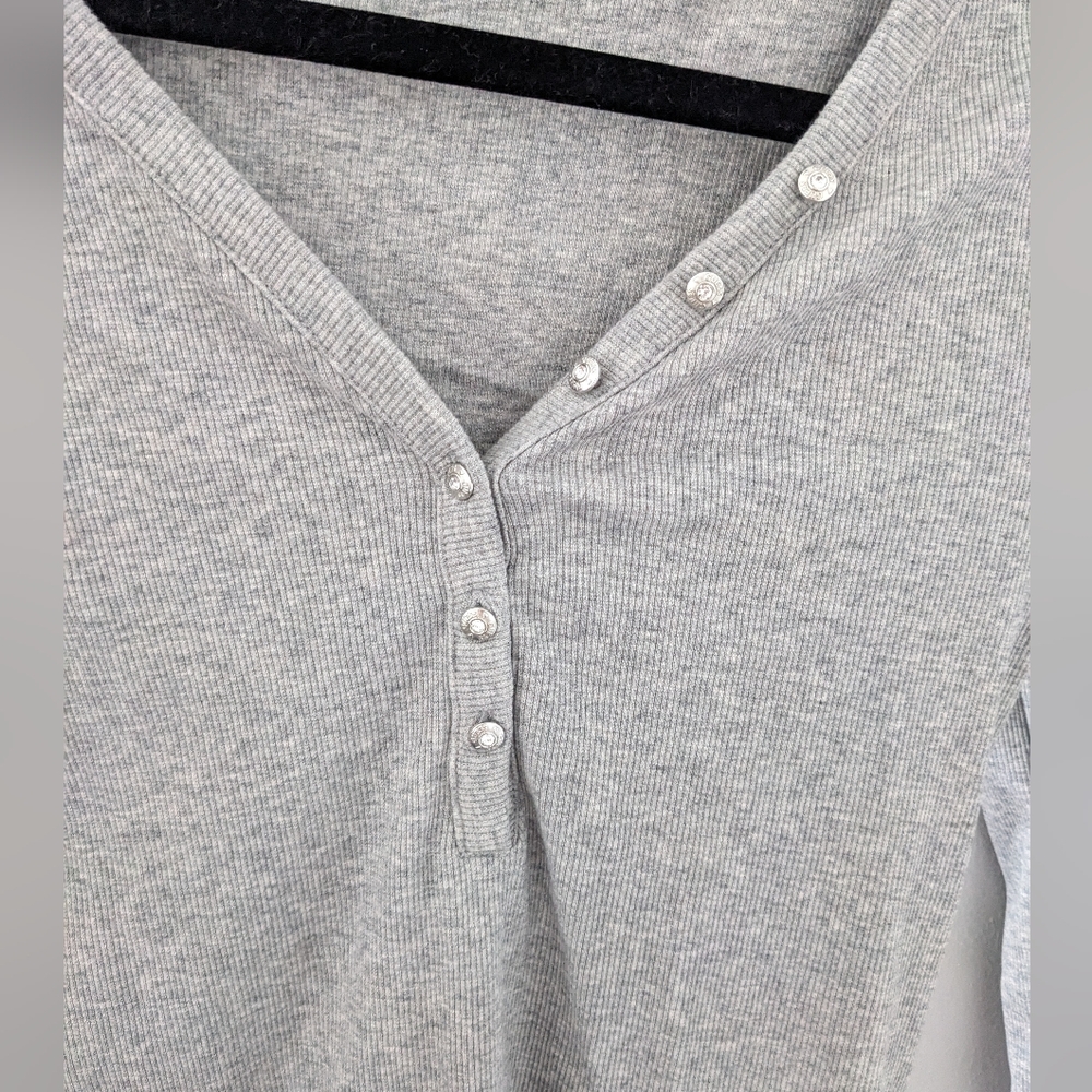 Guess Women's grey long sleeve V-neck top - Size US M - Picture 3 of 8